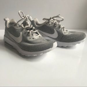 NIKE Air Women’s Tennis Shoes LIKE NEW  👟💥